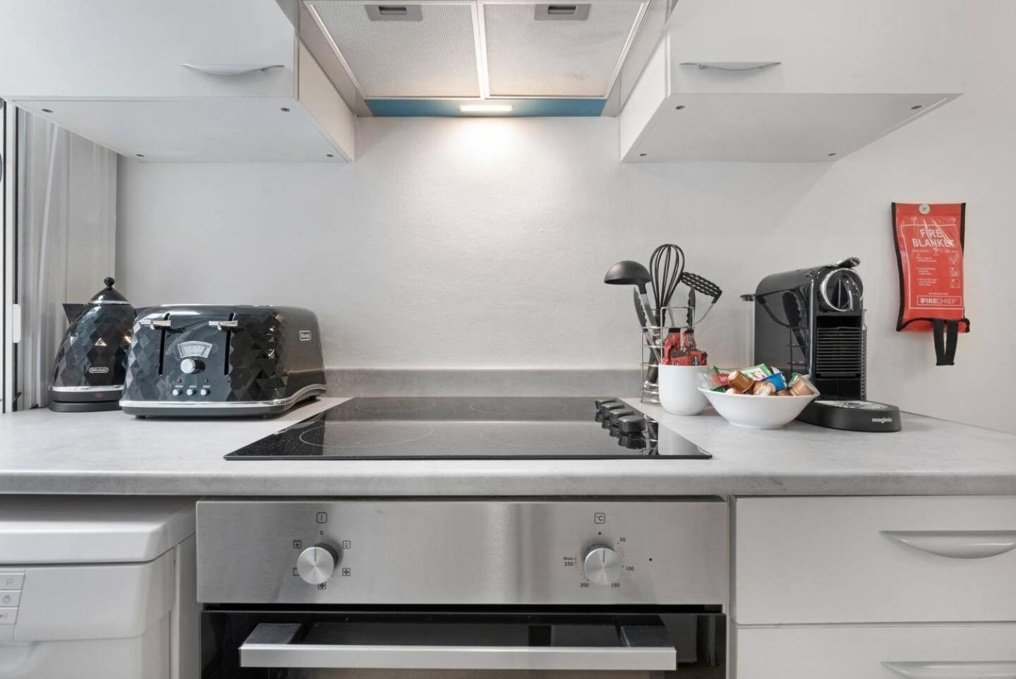 2 Bed Piccadilly Apartment 3 Londra Esterno foto
